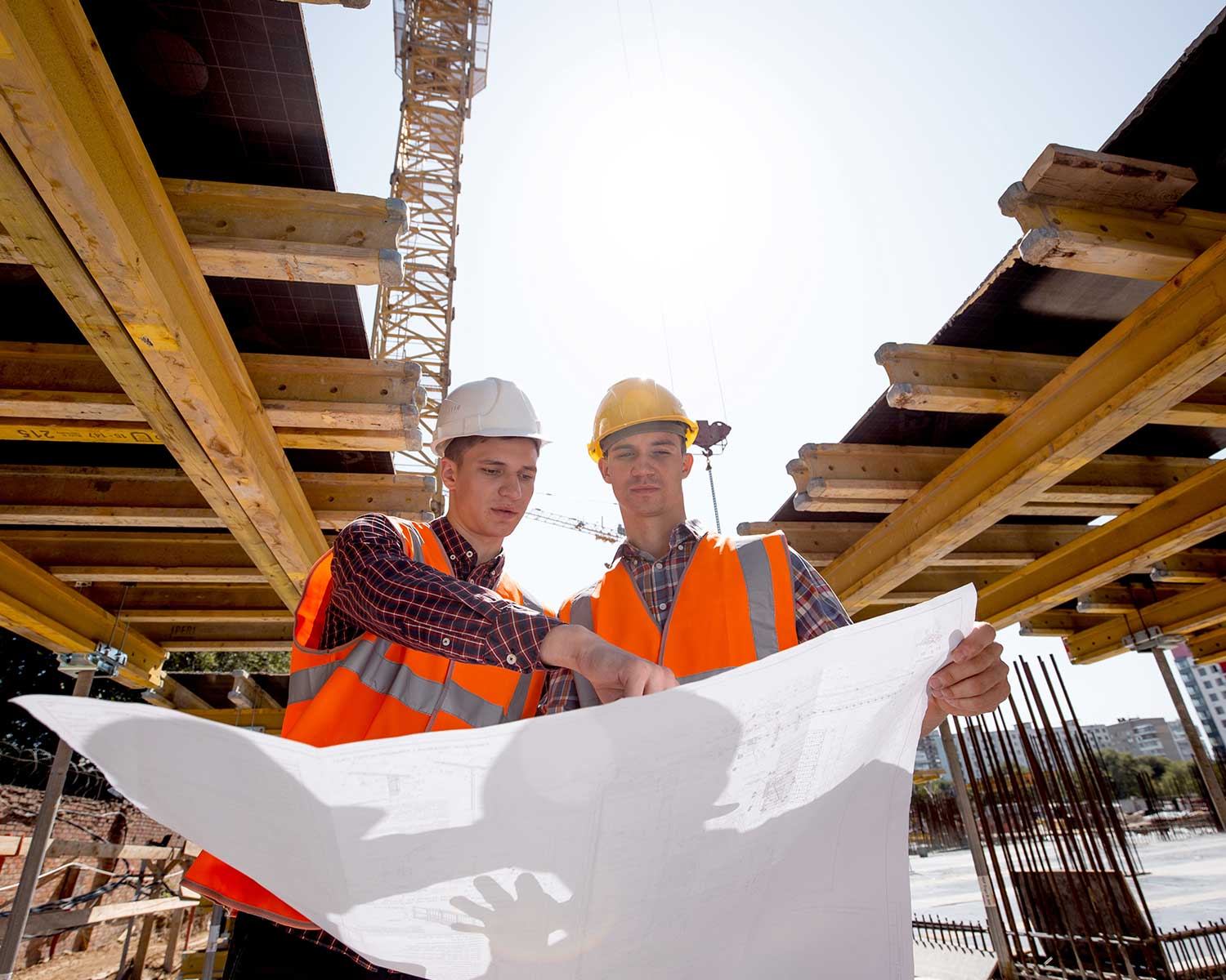 structural-engineer-and-architect-dressed-in-shirt-WZ4R8U7.jpg